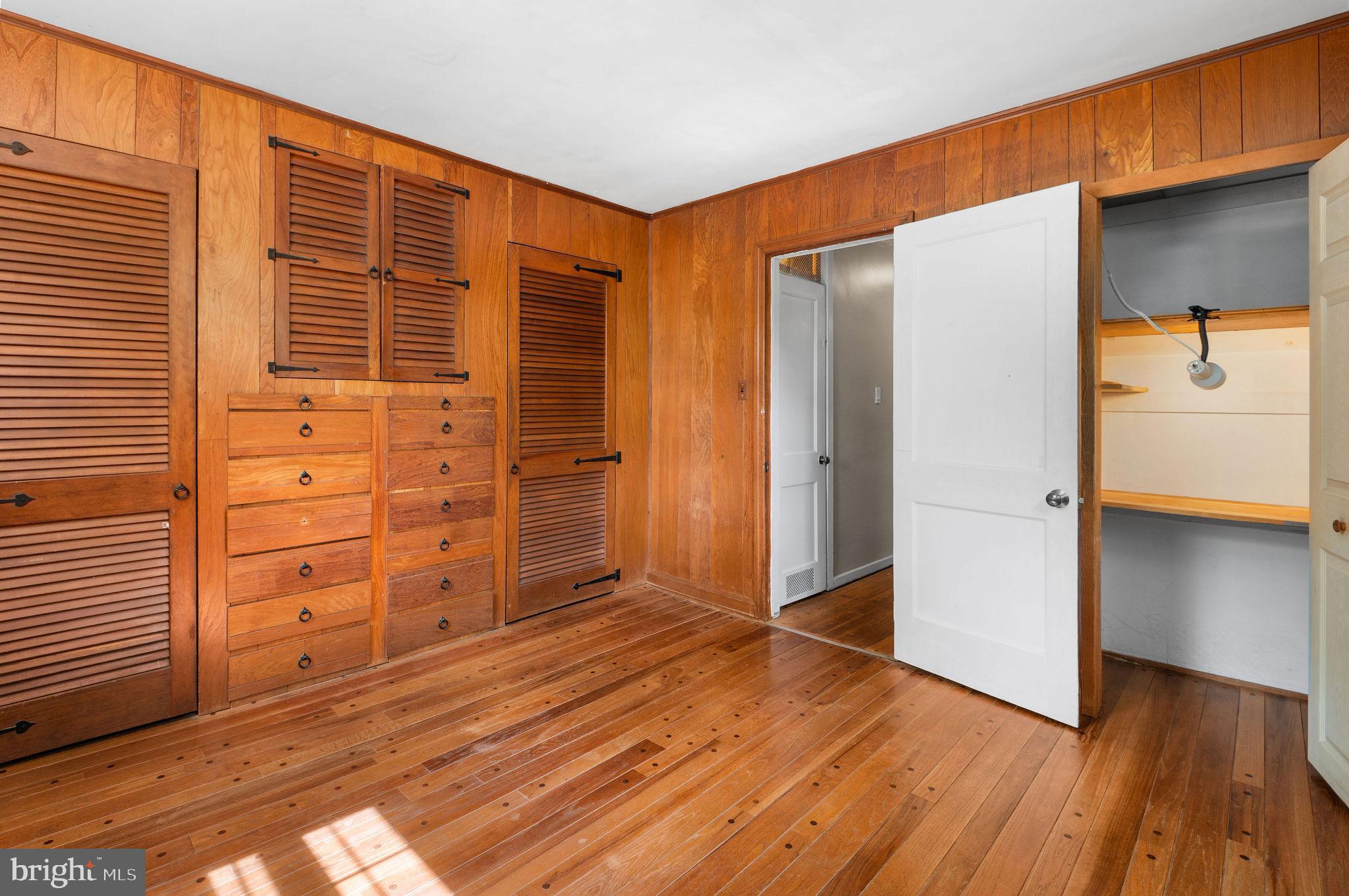 HILLTOWN - Residential