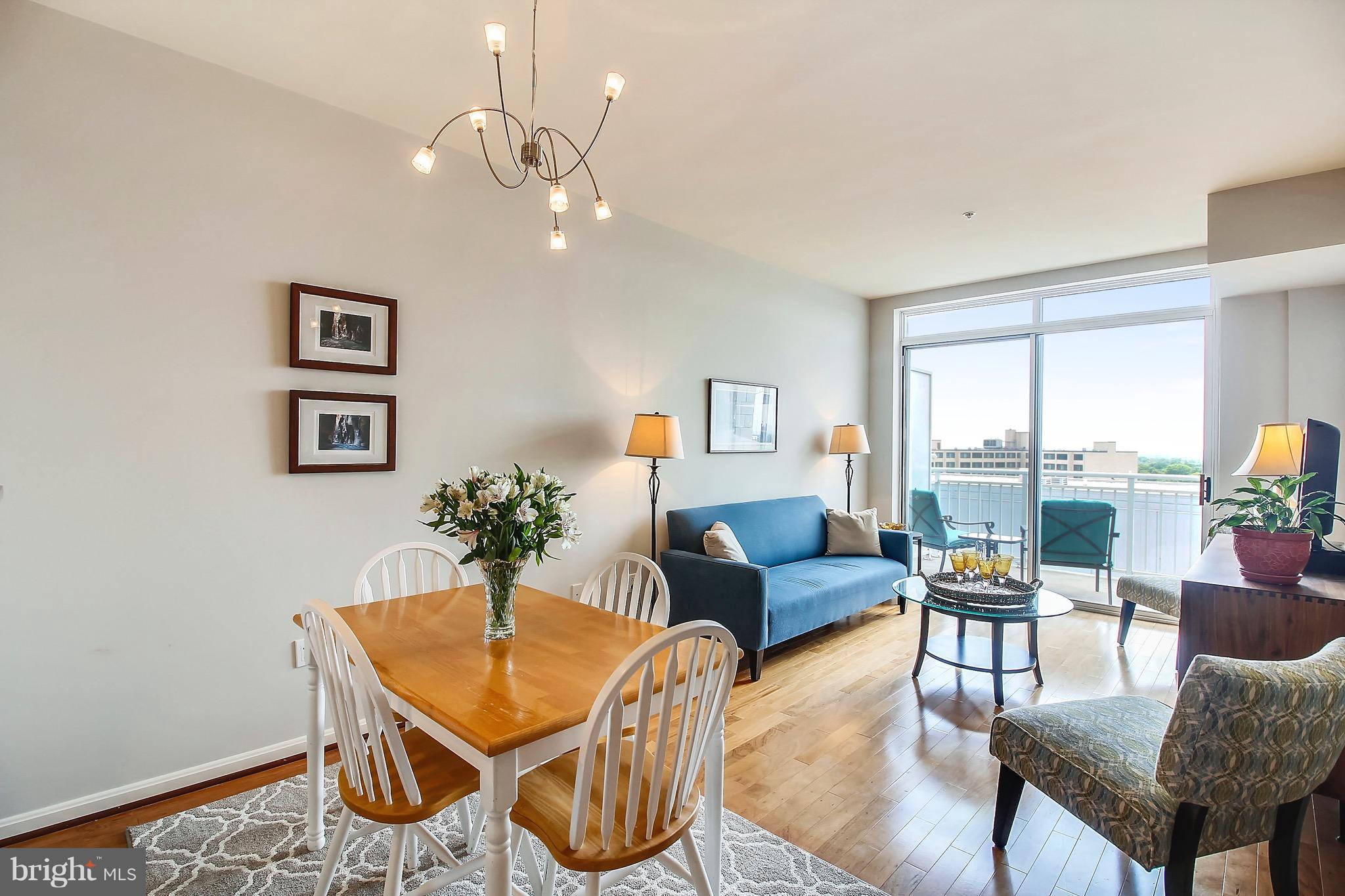 FABULOUS PENTHOUSE LEVEL UNIT IN TURN-KEY CONDITION! AMAZING VIEWS OF THE DC SKYLINE FROM THE AWESOME BALCONY.  LIGHT-FILLED 1BR/1BA, FEATURING HRDWD FLOORS, FRESH PAINT THROUGHOUT, GOURMET KITCHEN W/BREAKFAST BAR, WASHER & DRYER IN UNIT, AMPLE CLOSETS & MORE! PARKING INCLUDED- THIS UNIT HAS THE BEST SPOT- RIGHT NEXT TO ELEVATOR!  UPDATED FITNESS RM & COMMUNITY RM. + DOWNTOWN SS AMENITIES!