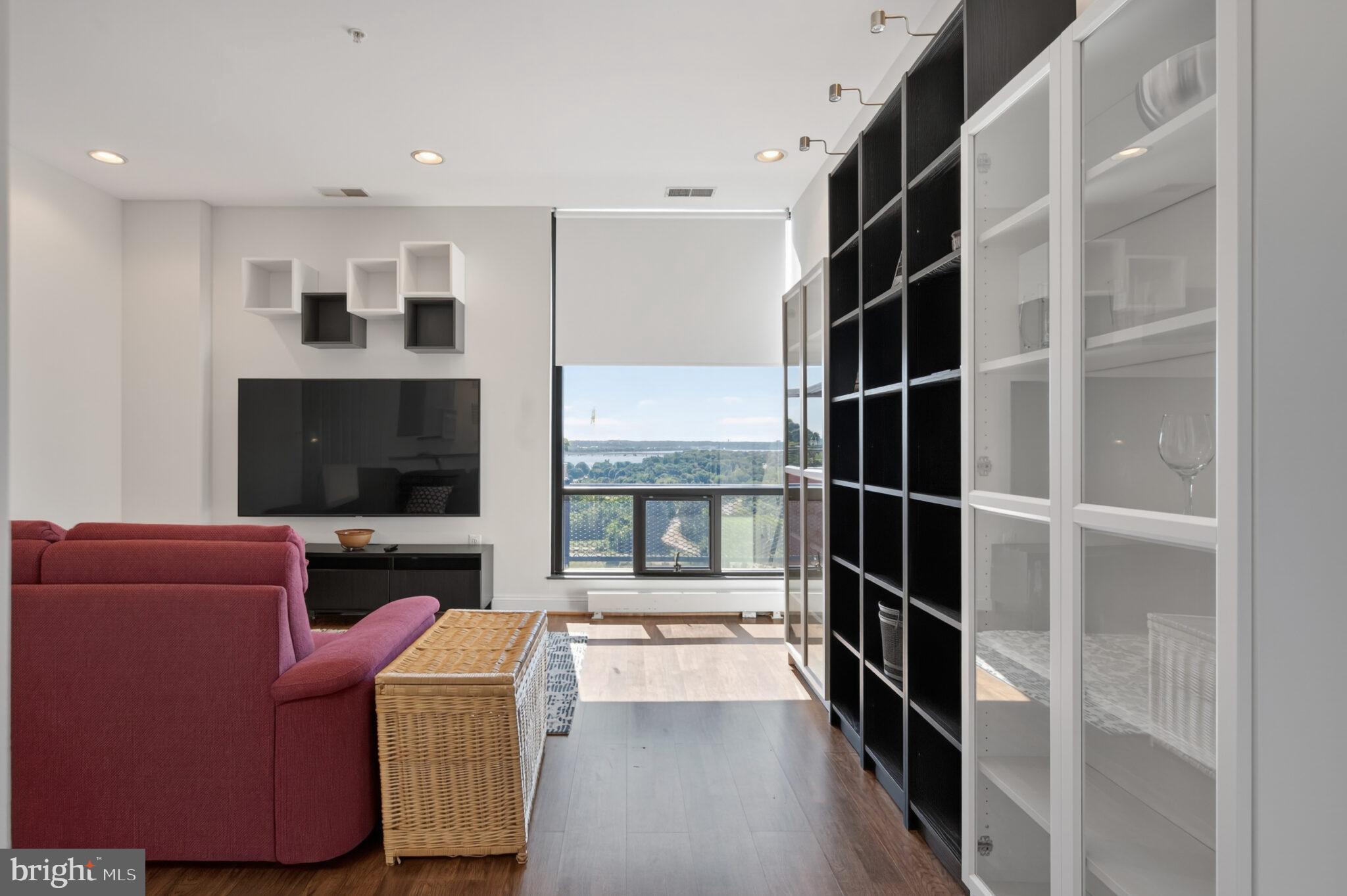 RIVER PLACE - Residential
