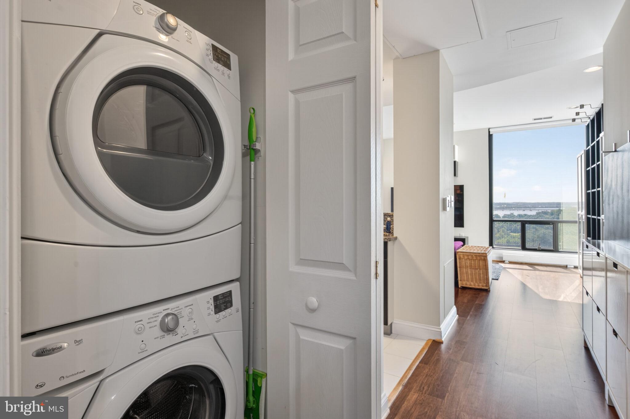 RIVER PLACE - Residential