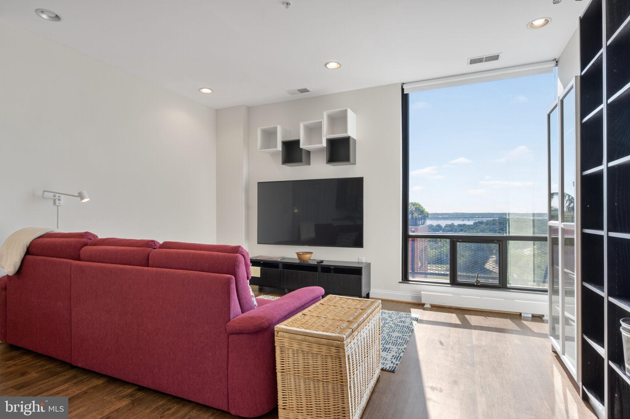 RIVER PLACE - Residential