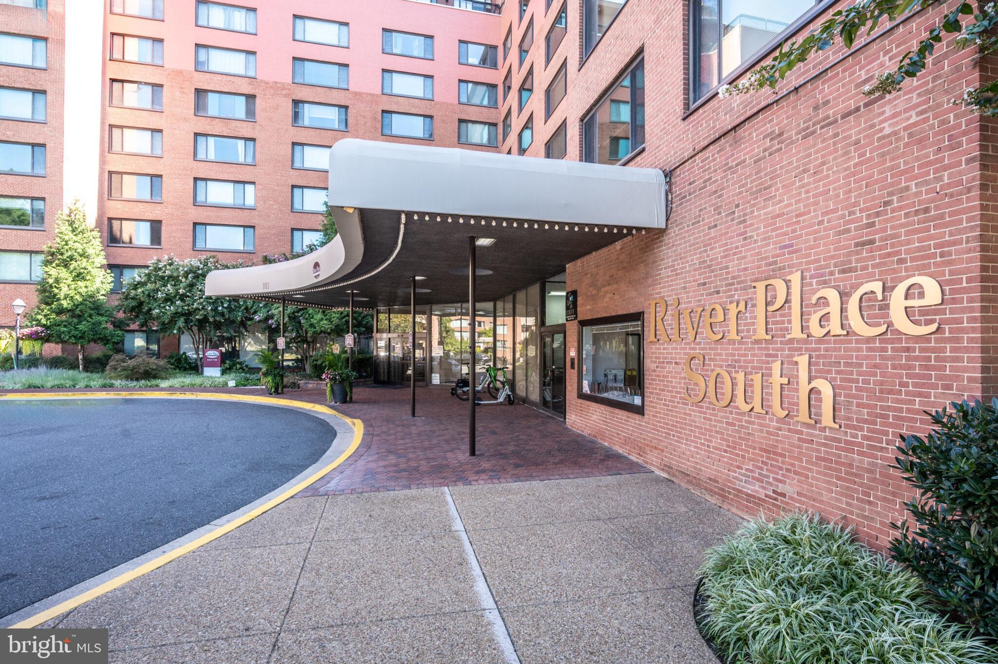 RIVER PLACE - Residential