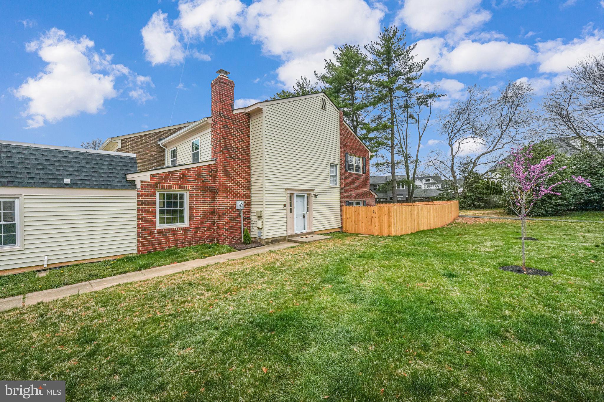 TOWNES OF MOOREFIELD - Residential