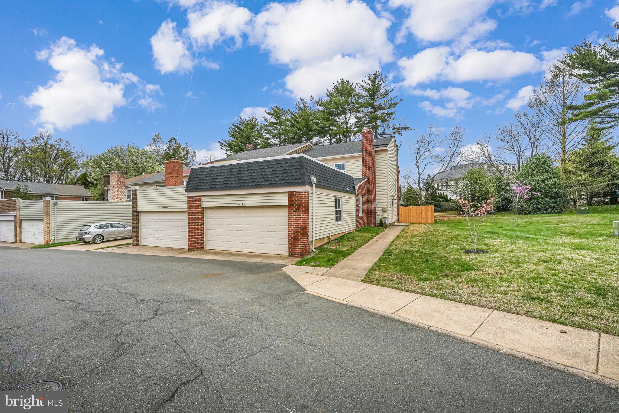 TOWNES OF MOOREFIELD - Residential