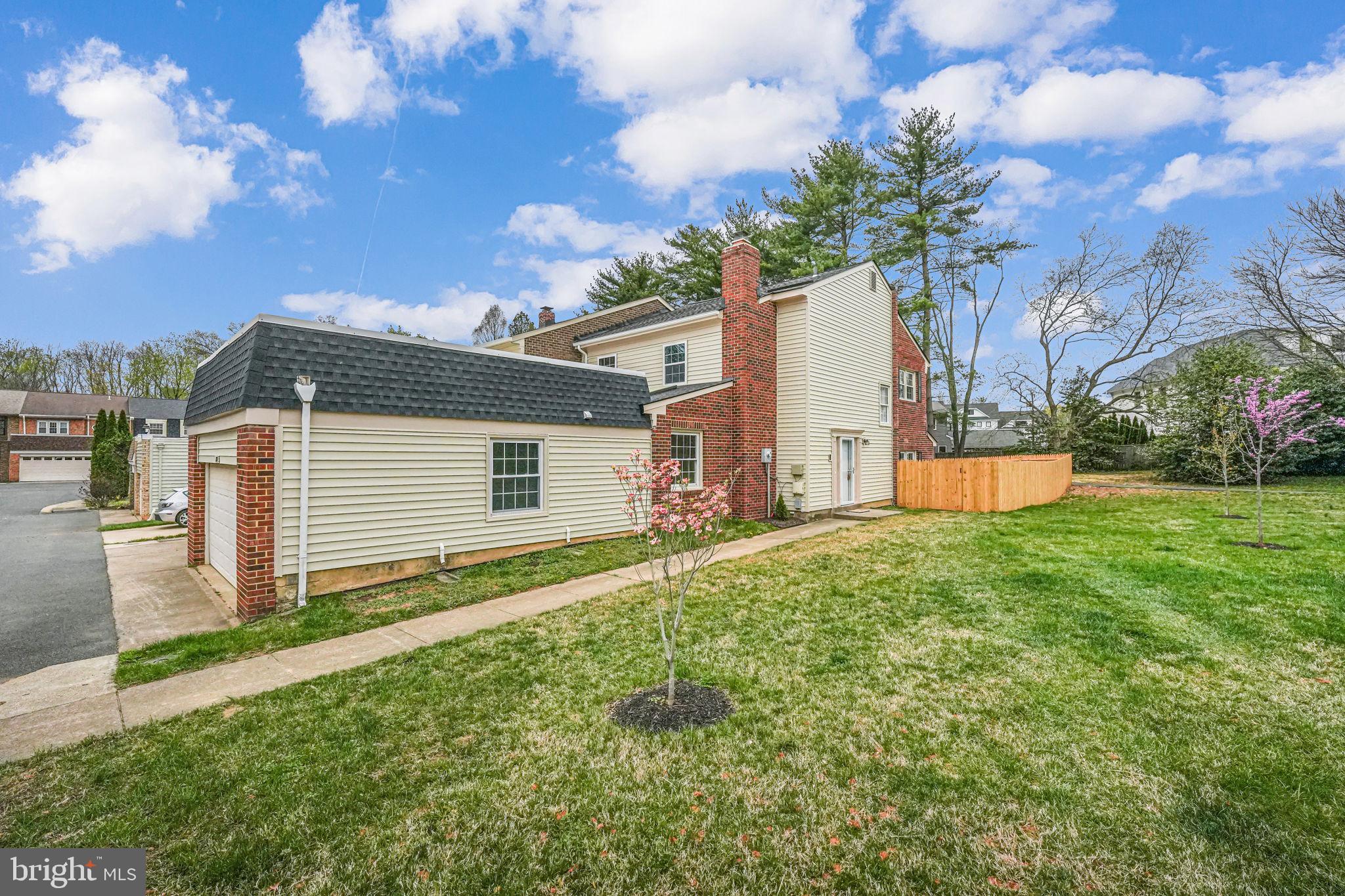 TOWNES OF MOOREFIELD - Residential