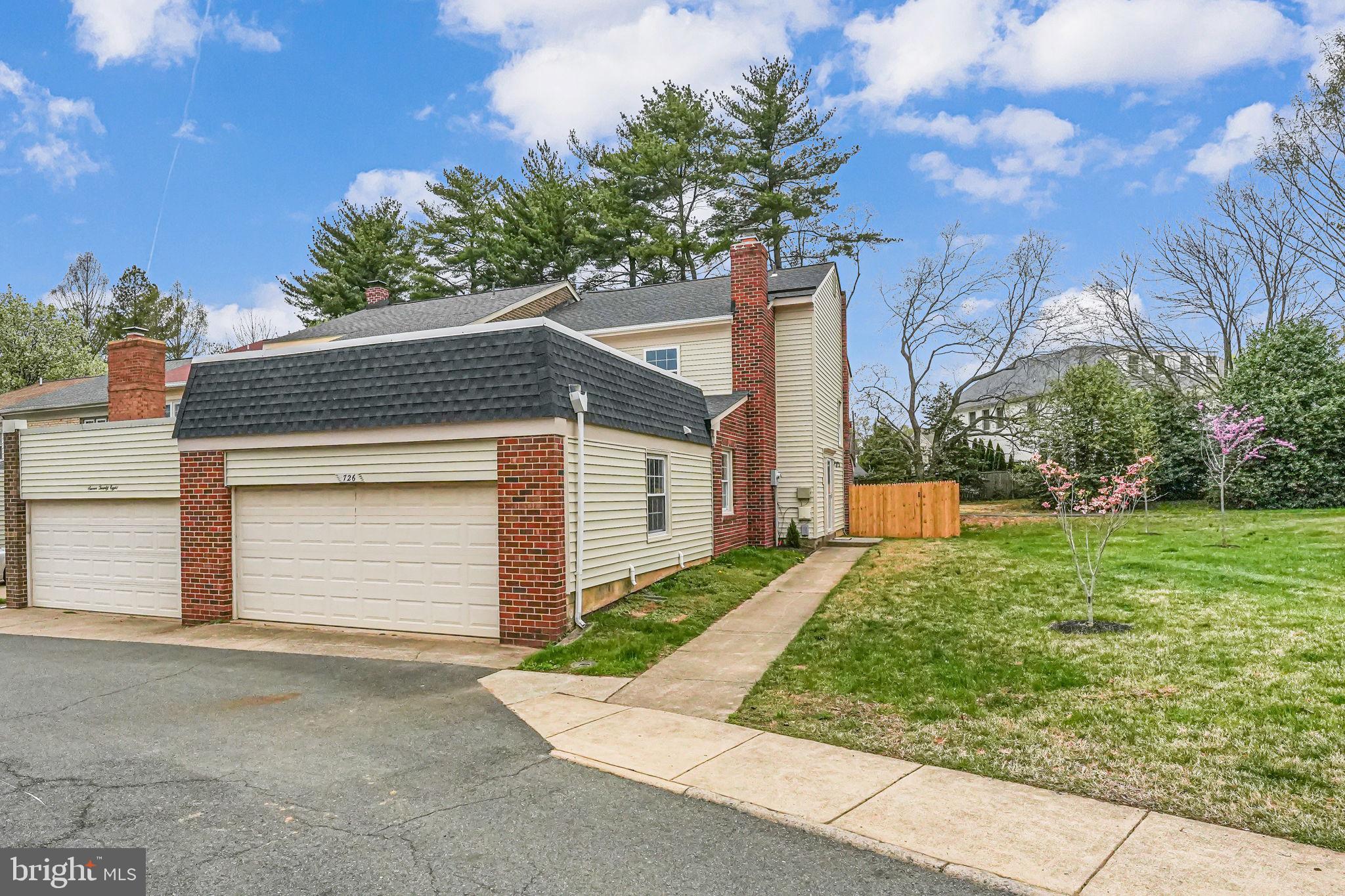 TOWNES OF MOOREFIELD - Residential