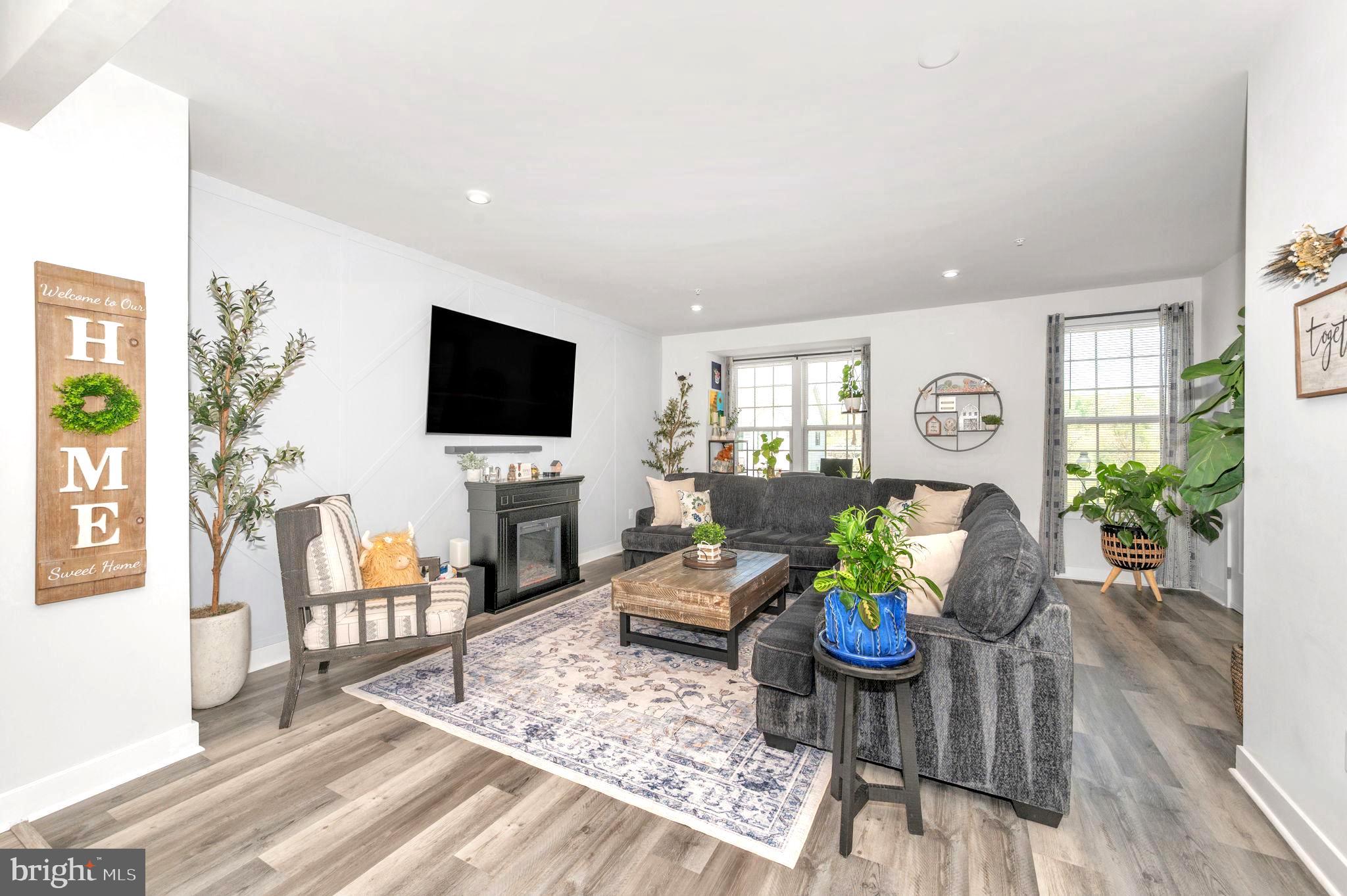 LAKE LINGANORE - Residential