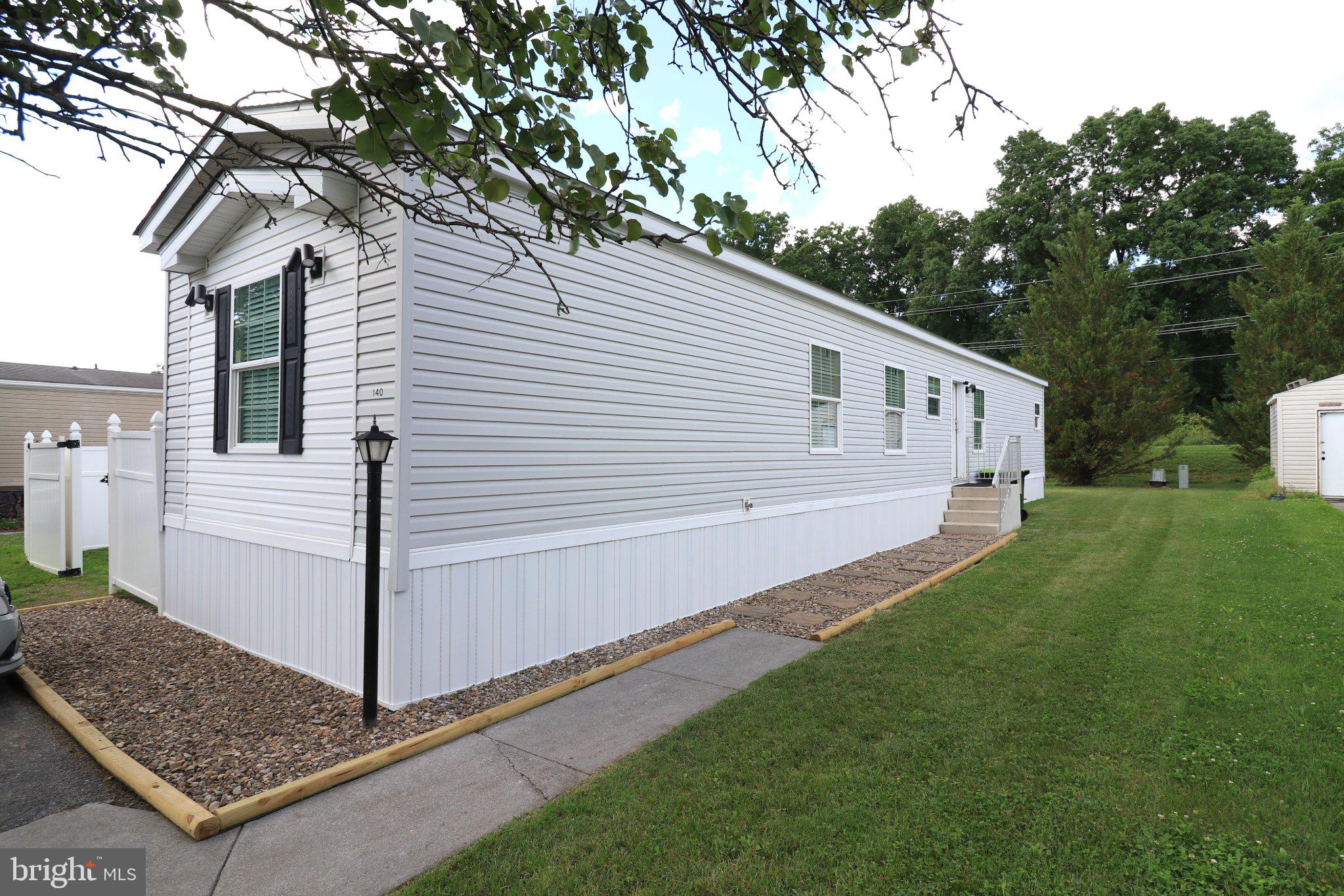 REGENCY LAKES - Residential