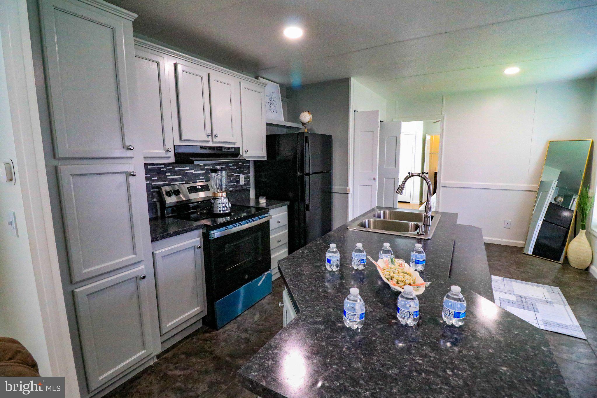 REGENCY LAKES - Residential