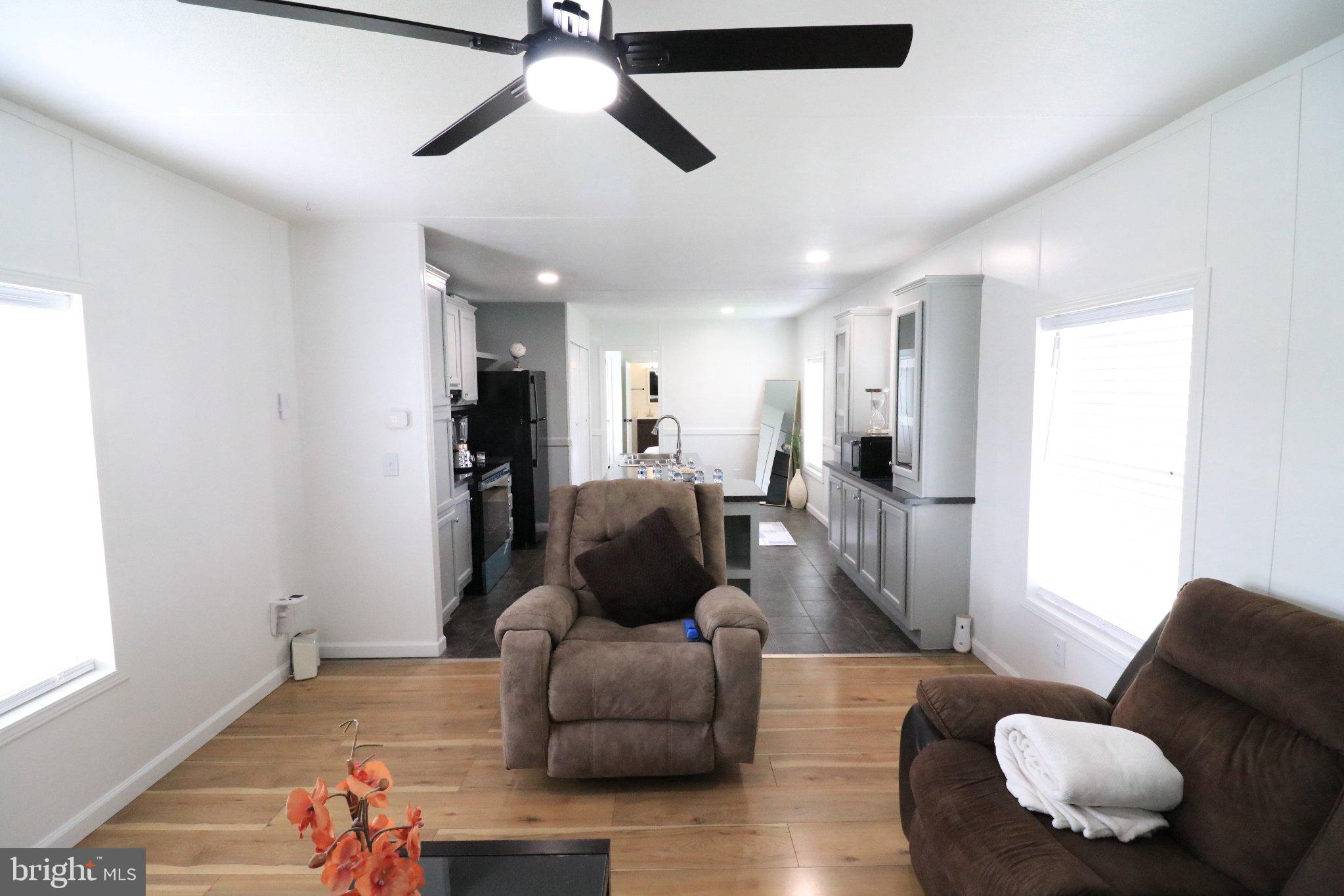 REGENCY LAKES - Residential