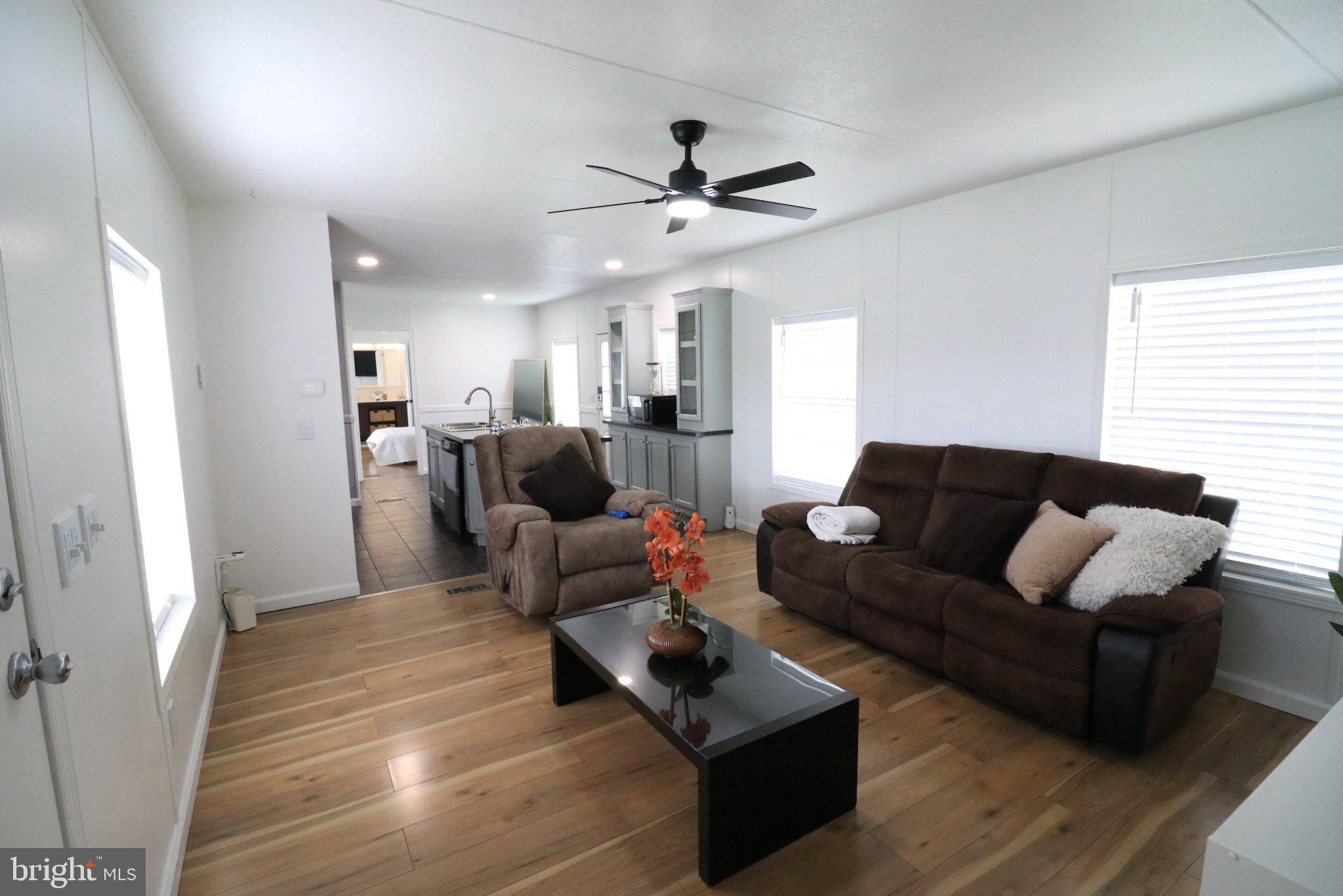 REGENCY LAKES - Residential