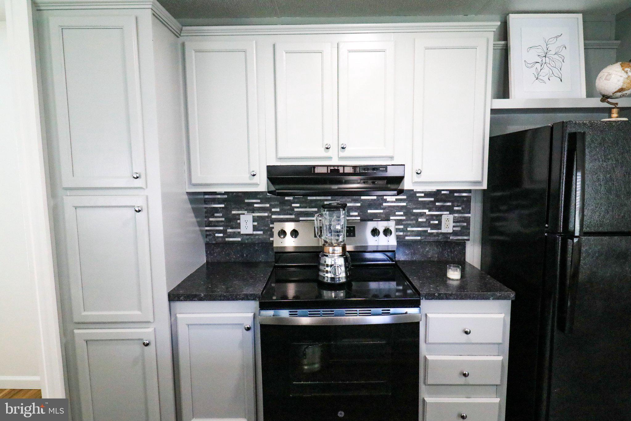 REGENCY LAKES - Residential