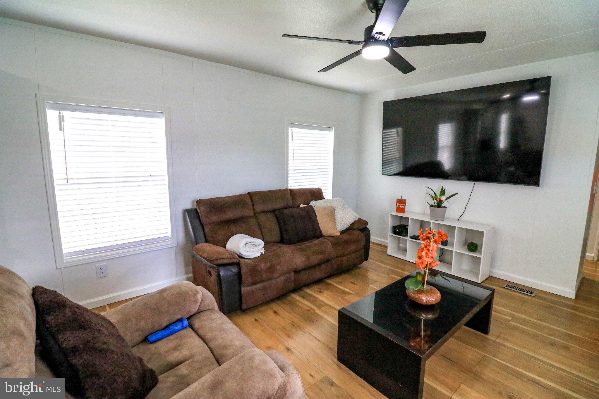 REGENCY LAKES - Residential