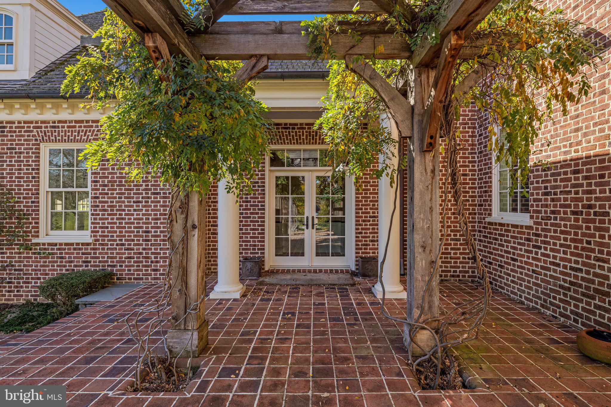 RUSSELL - Residential