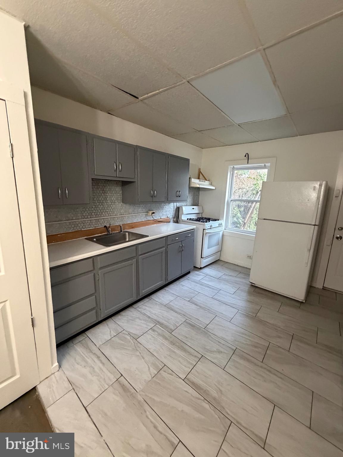 HOLLINS MARKET - Residential