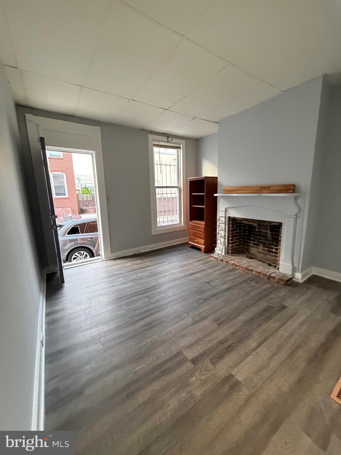 HOLLINS MARKET - Residential