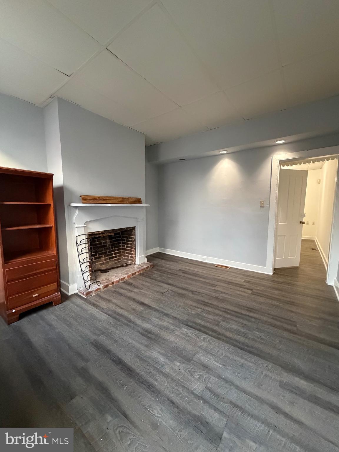 HOLLINS MARKET - Residential
