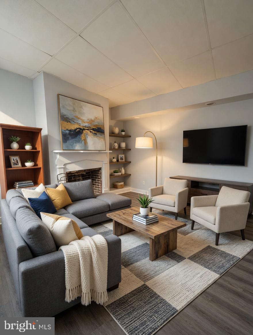 HOLLINS MARKET - Residential