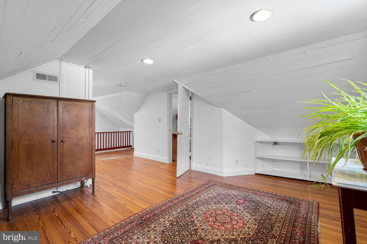 HYATTSVILLE - Residential