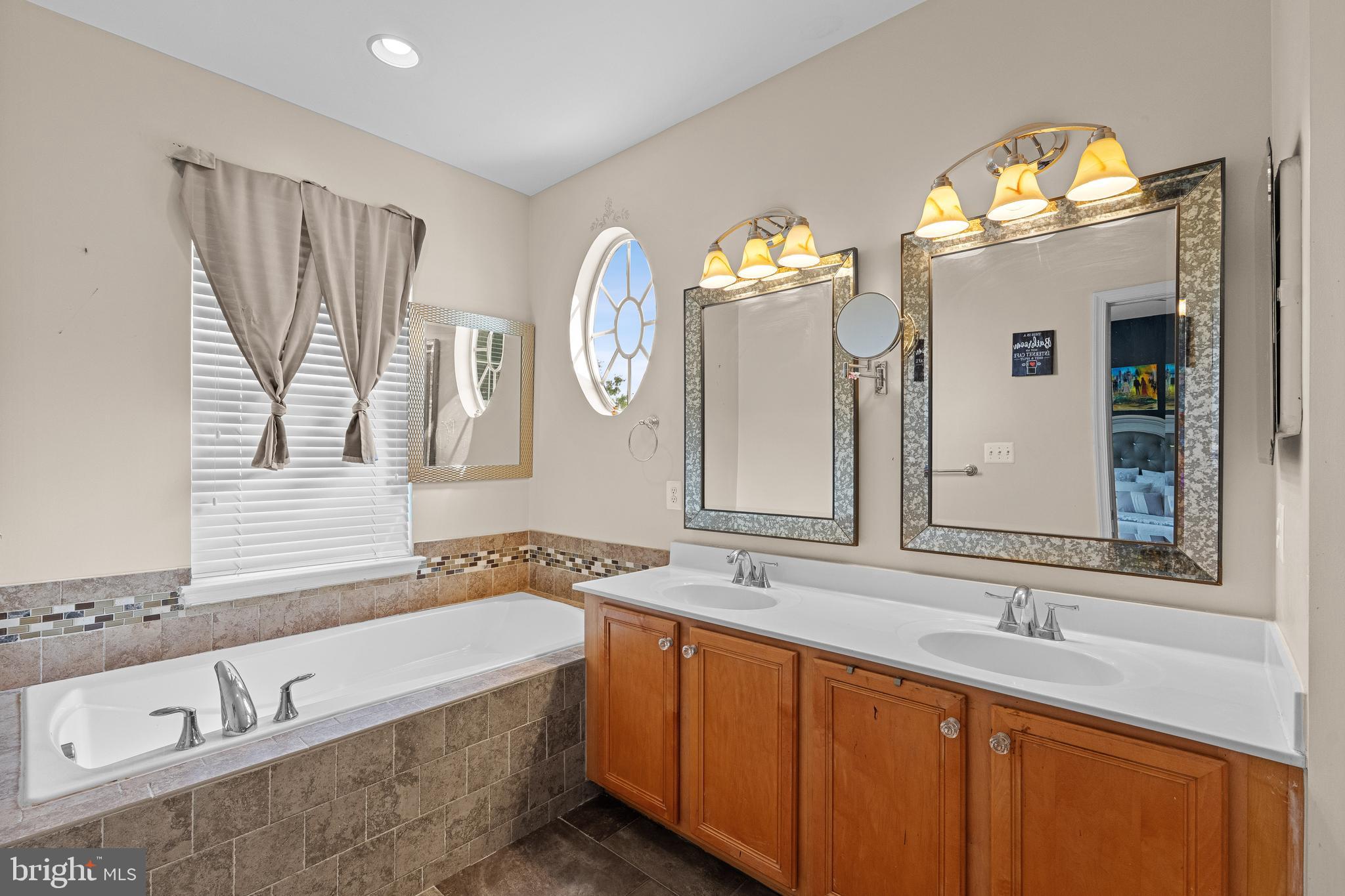 LAKE POINT ROUND HILL - Residential
