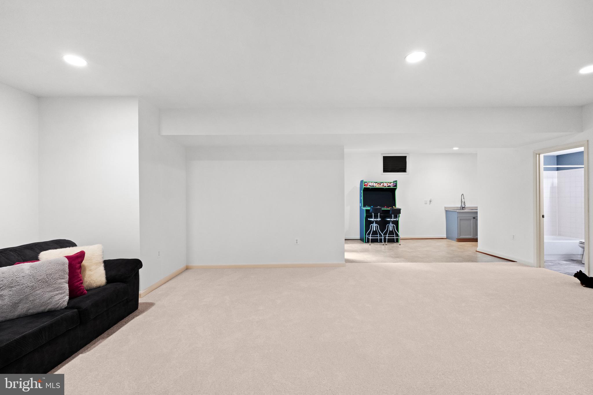 LAKE POINT ROUND HILL - Residential