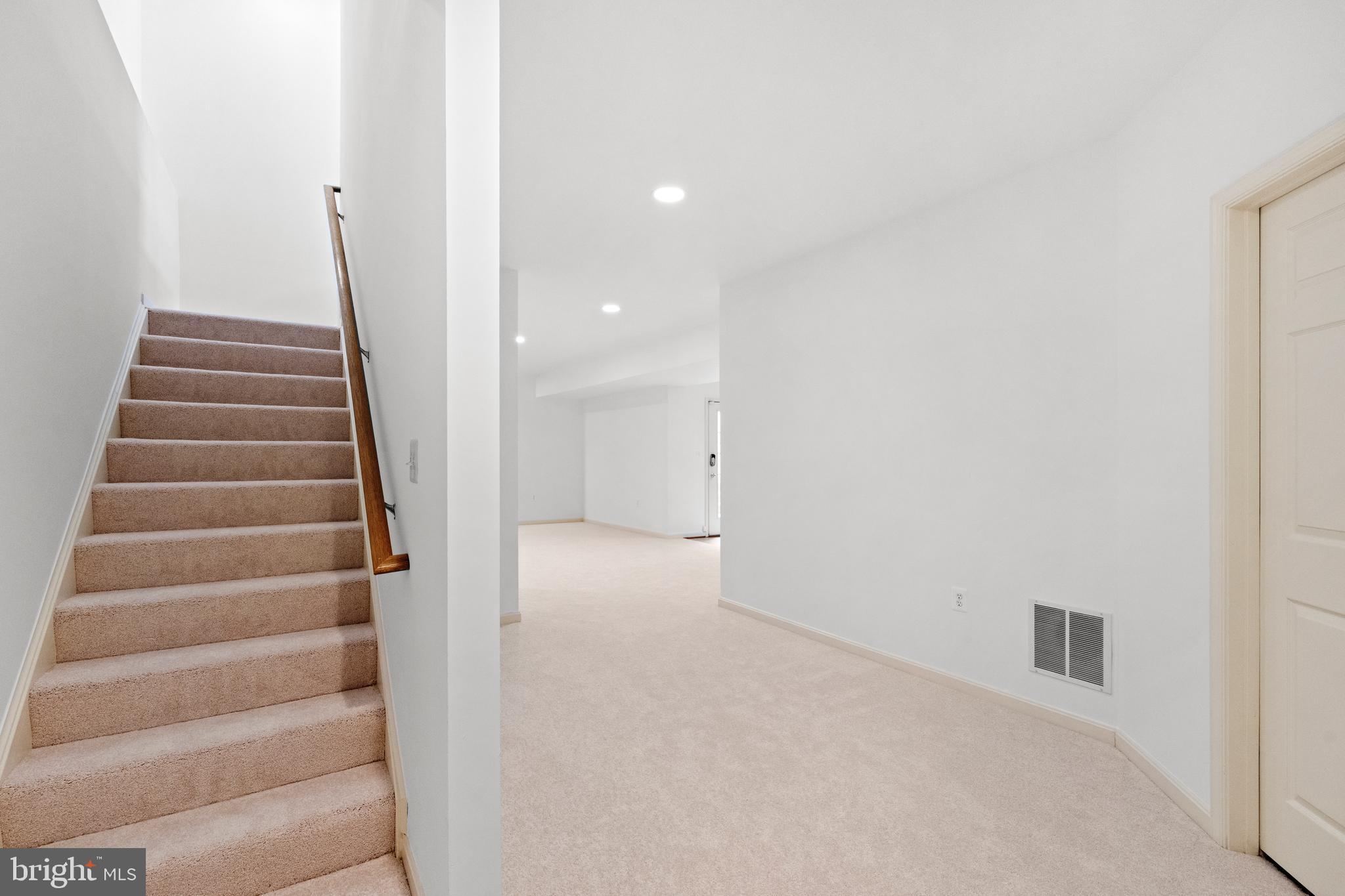 LAKE POINT ROUND HILL - Residential