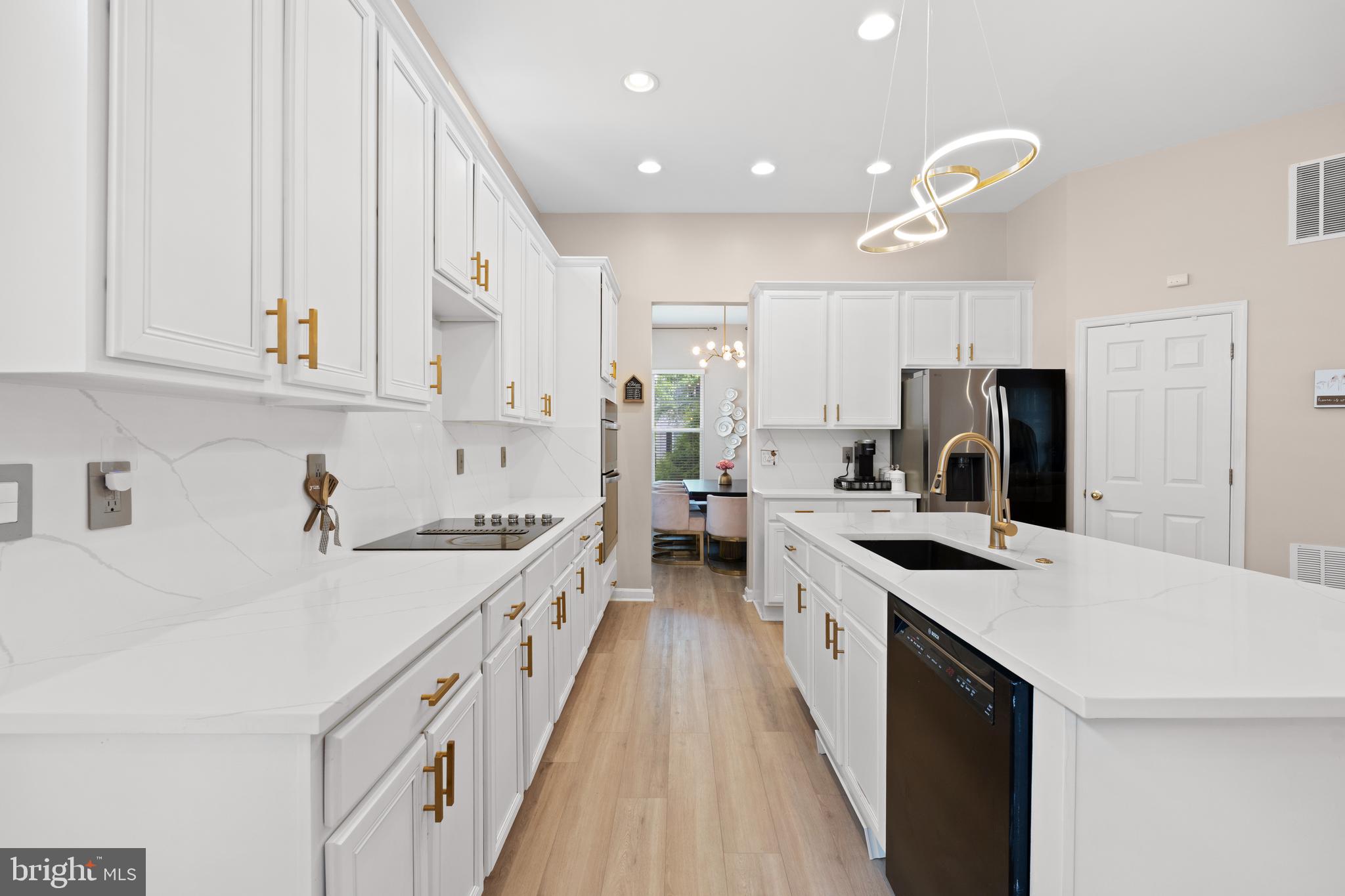 LAKE POINT ROUND HILL - Residential