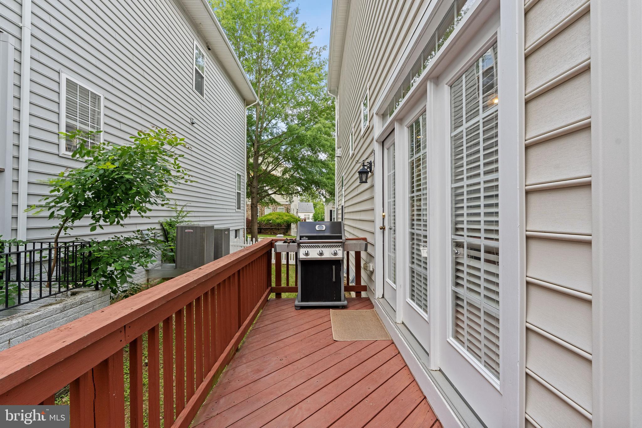 LAKE POINT ROUND HILL - Residential
