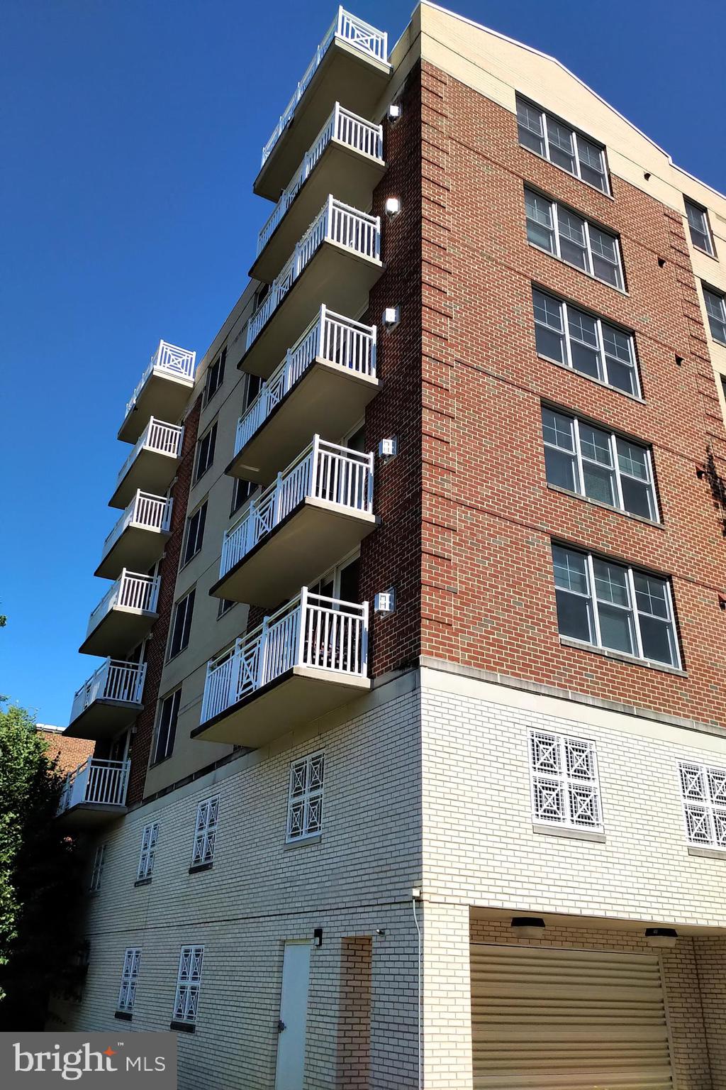 Tenant occupied, requires 24 hours' notice to tenant. Beautiful upgraded apartments walking distance to Courthouse and Rosslyn. Spacious corner unit. Gas fireplace, gourmet kitchen, primary bath with separate shower and soaking tub. Only 4 homes per floor- very quiet. One block to famous restaurant and convenience store. Short walk to Iwo Jima Memorial and parkland overlooking DC.