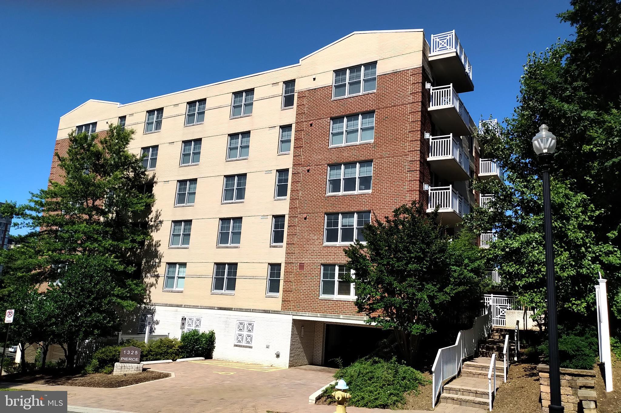 COURTHOUSE - Residential Lease