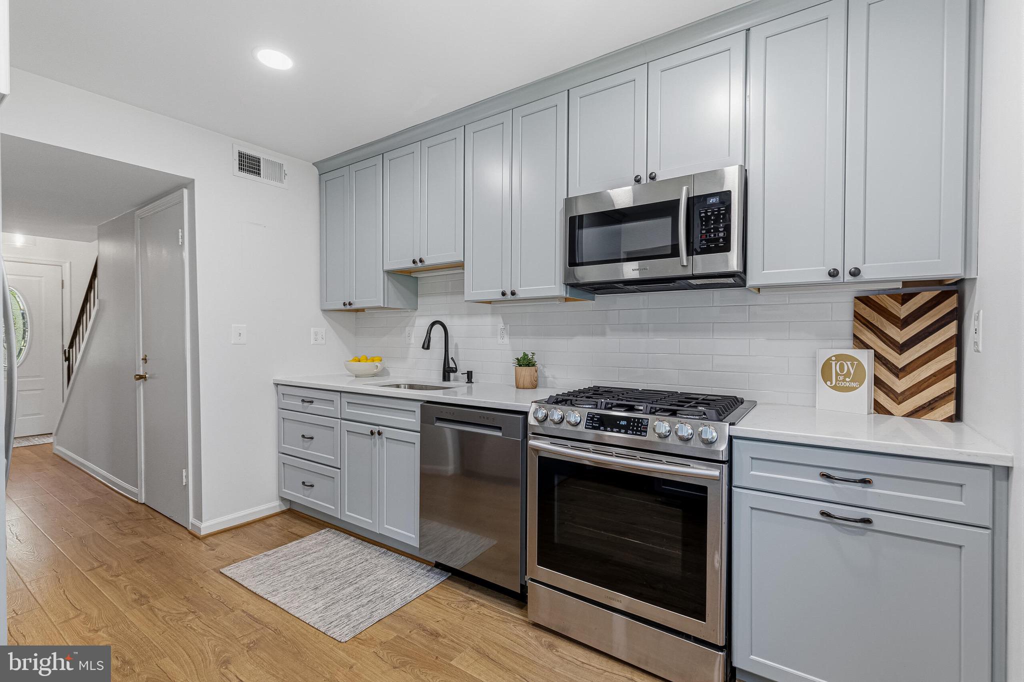 LAKE BRADDOCK - Residential