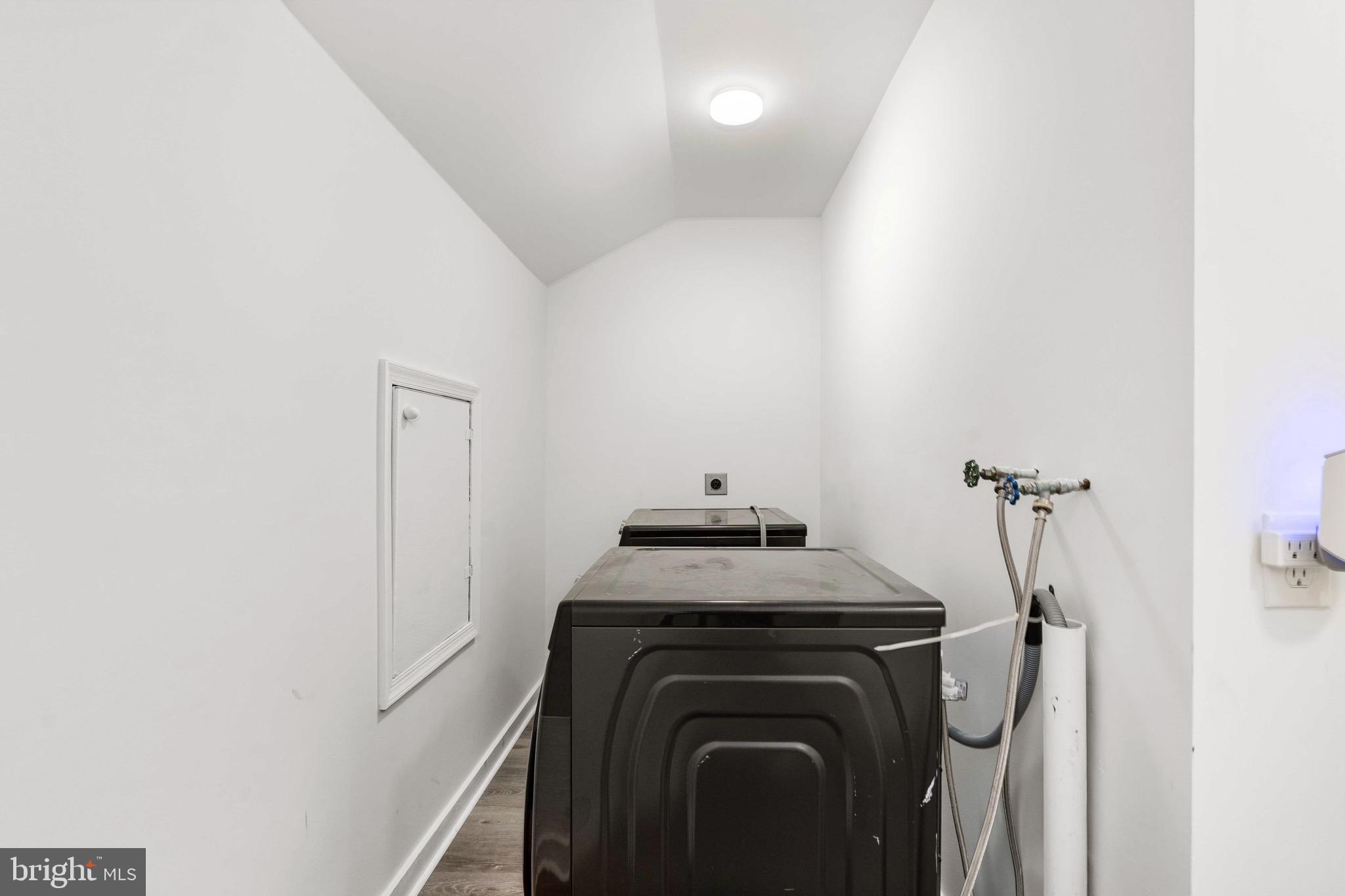 COURTS OF CHANDON - Residential