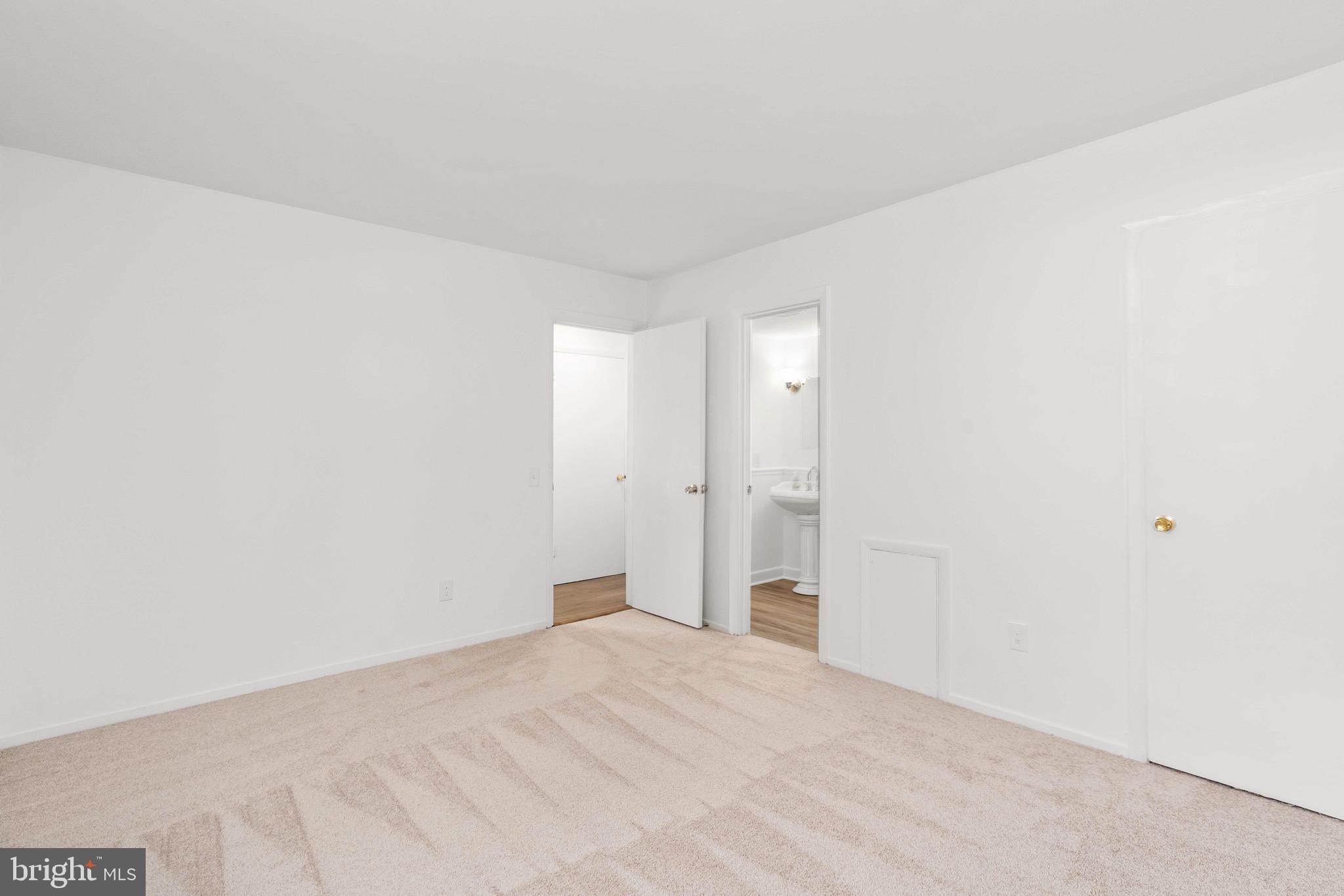 COURTS OF CHANDON - Residential