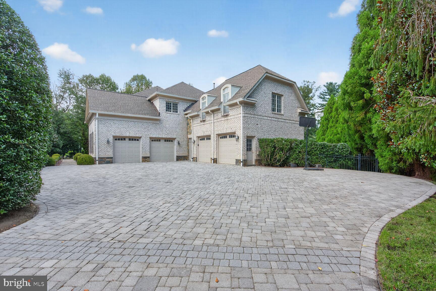 GREAT FALLS VILLAGE CENTRE - Residential