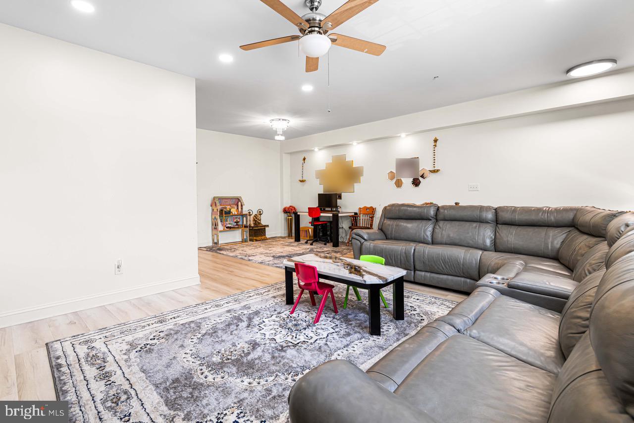 EMERALD WALK - Residential