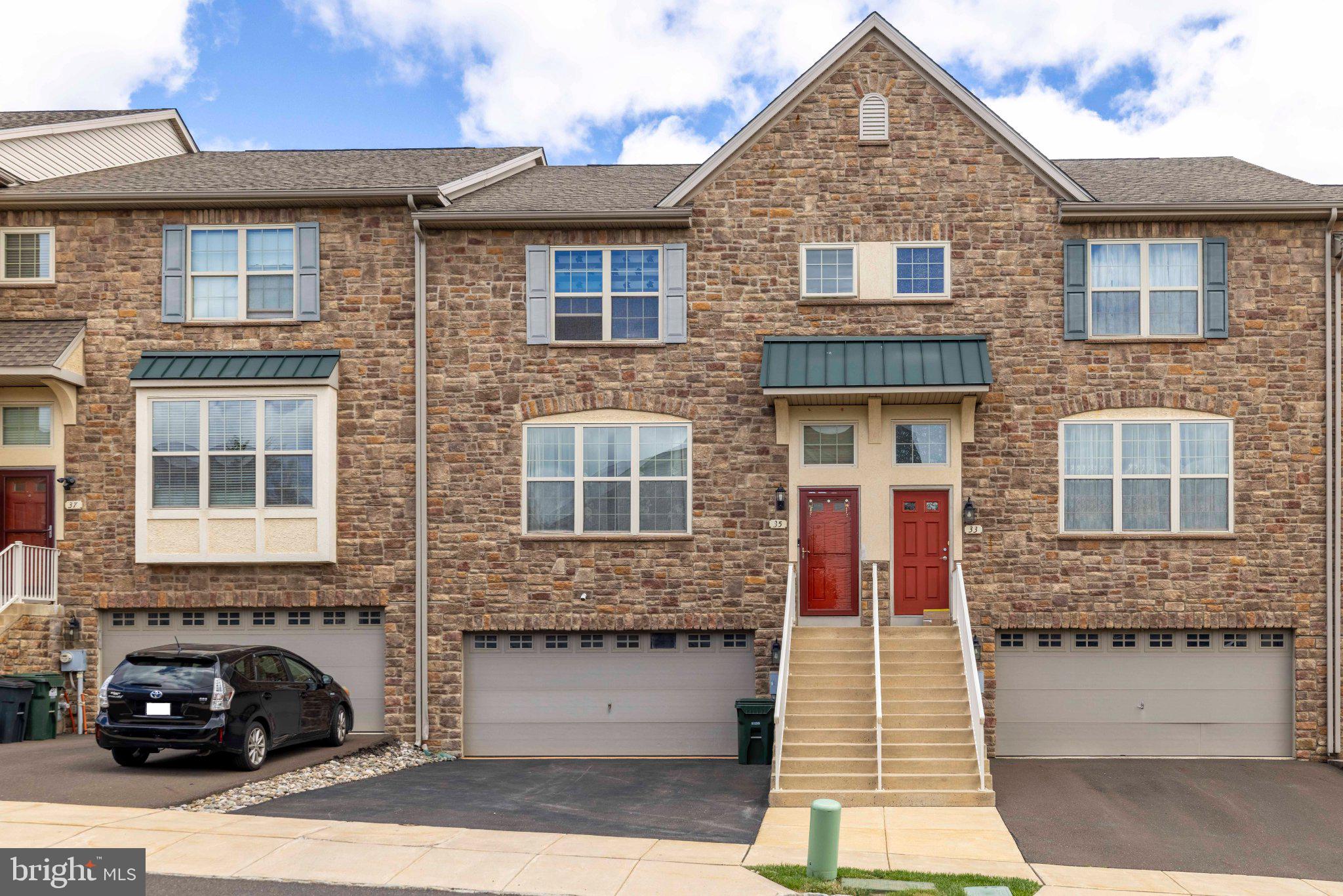 EMERALD WALK - Residential
