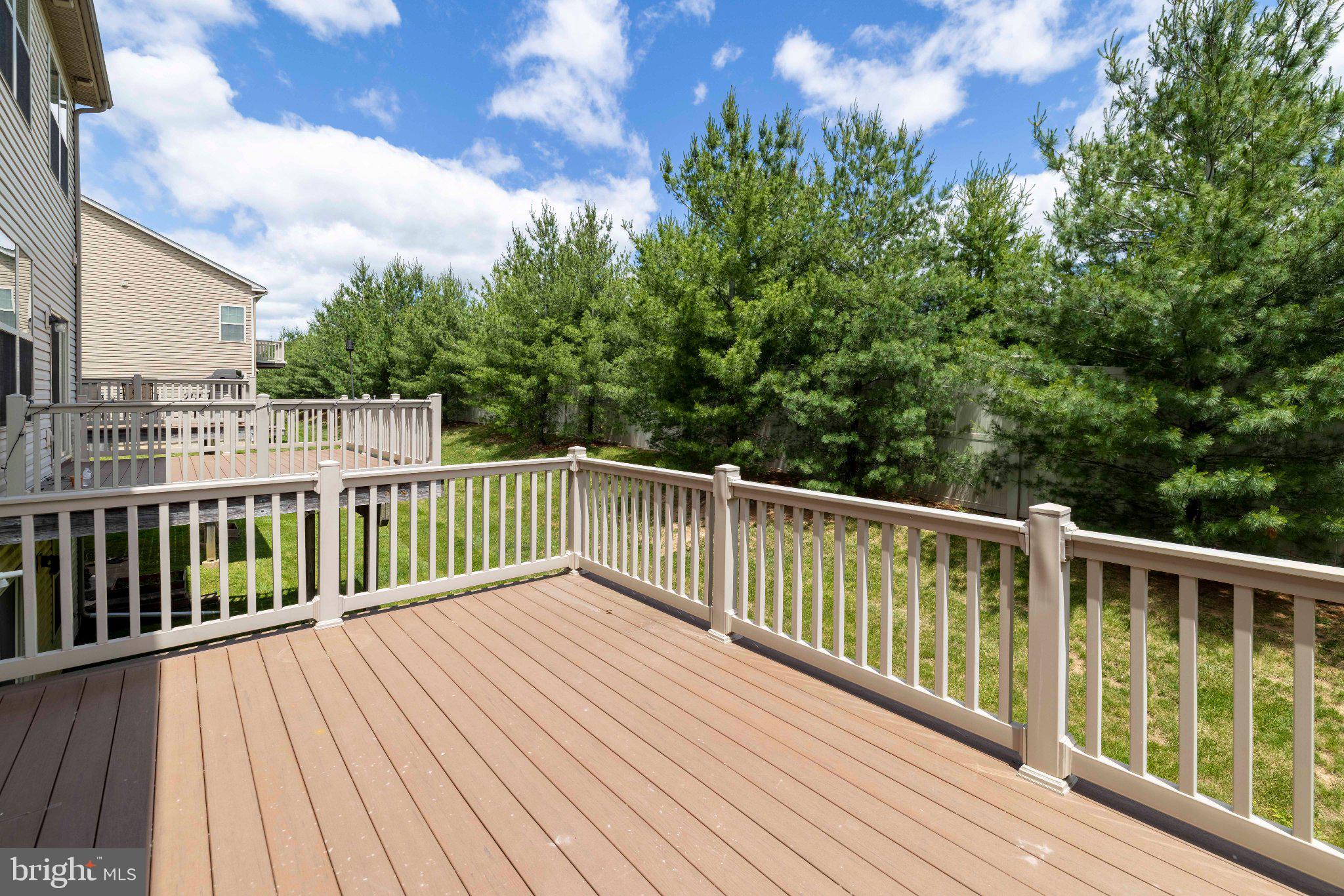 EMERALD WALK - Residential