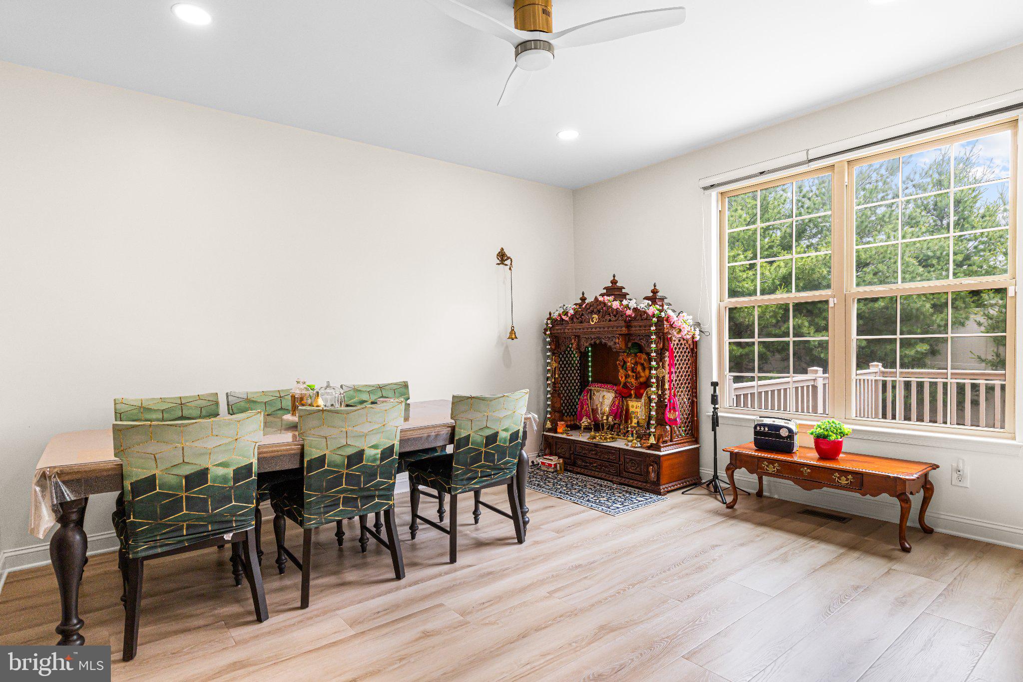 EMERALD WALK - Residential