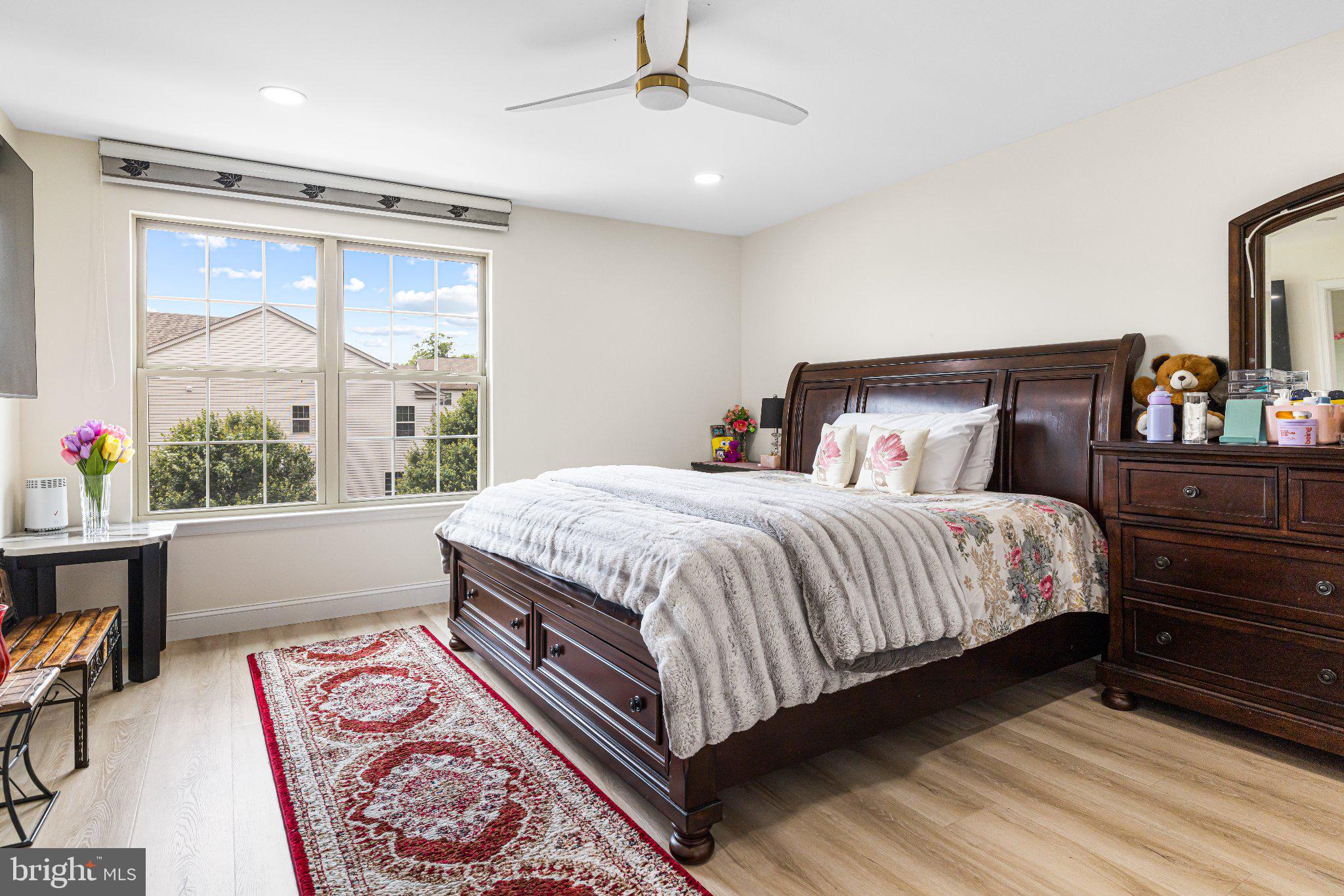 EMERALD WALK - Residential
