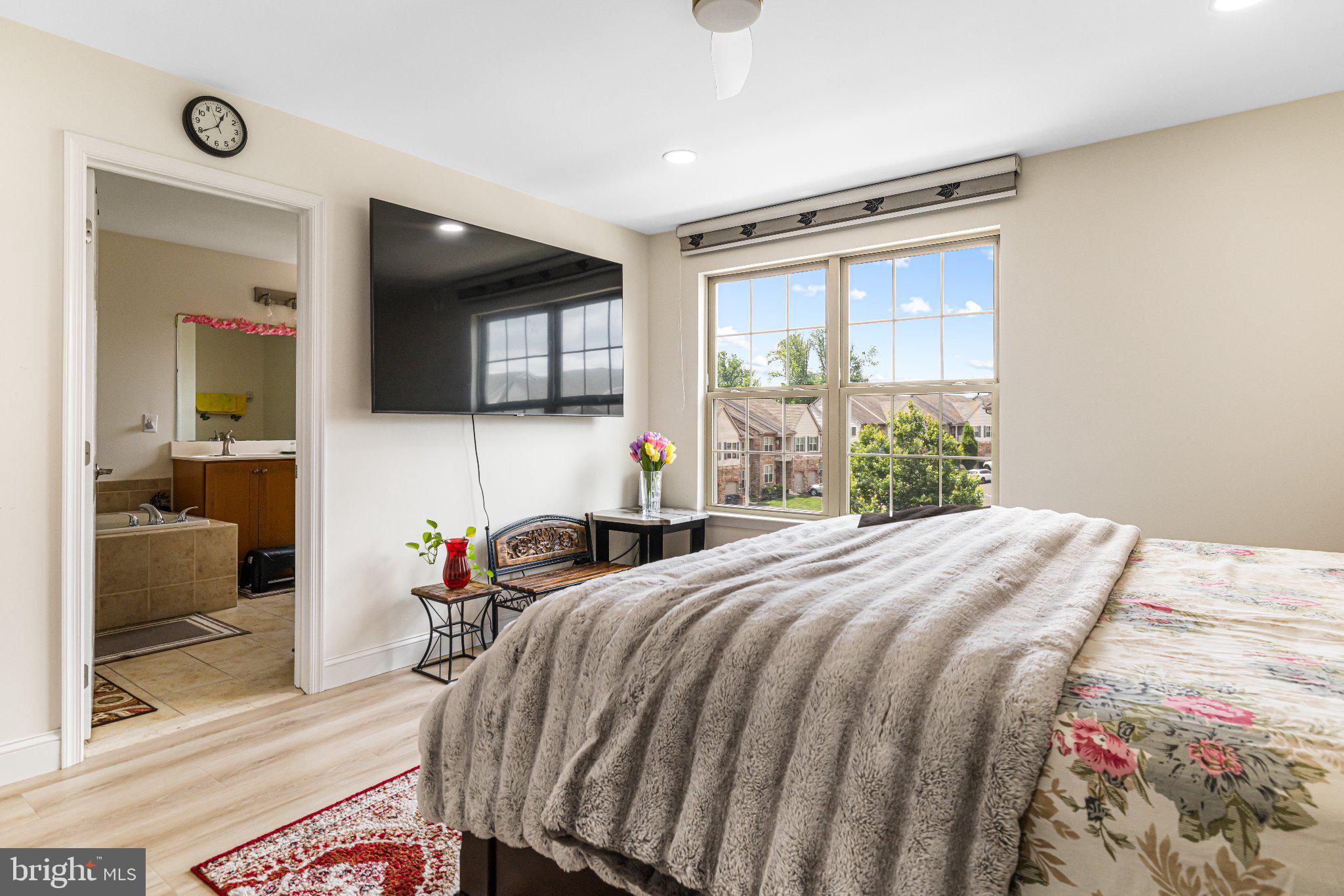 EMERALD WALK - Residential