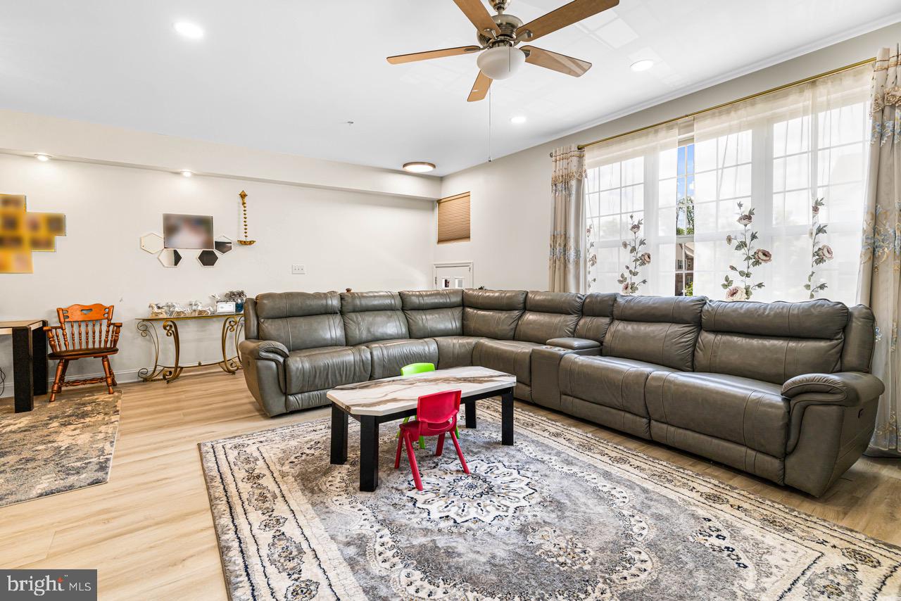 EMERALD WALK - Residential