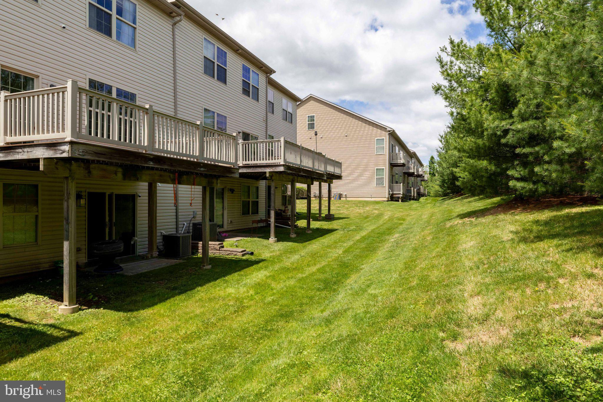 EMERALD WALK - Residential