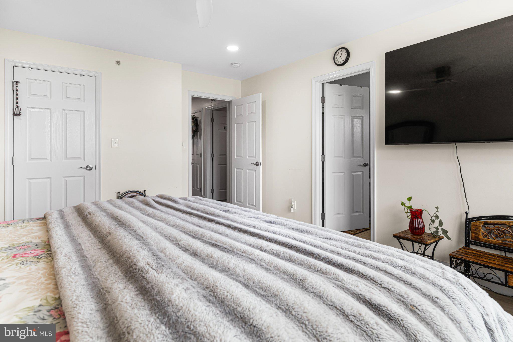 EMERALD WALK - Residential