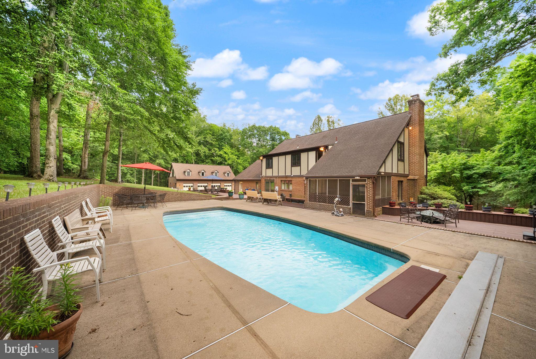 LAKE OCCOQUAN CLUB - Residential