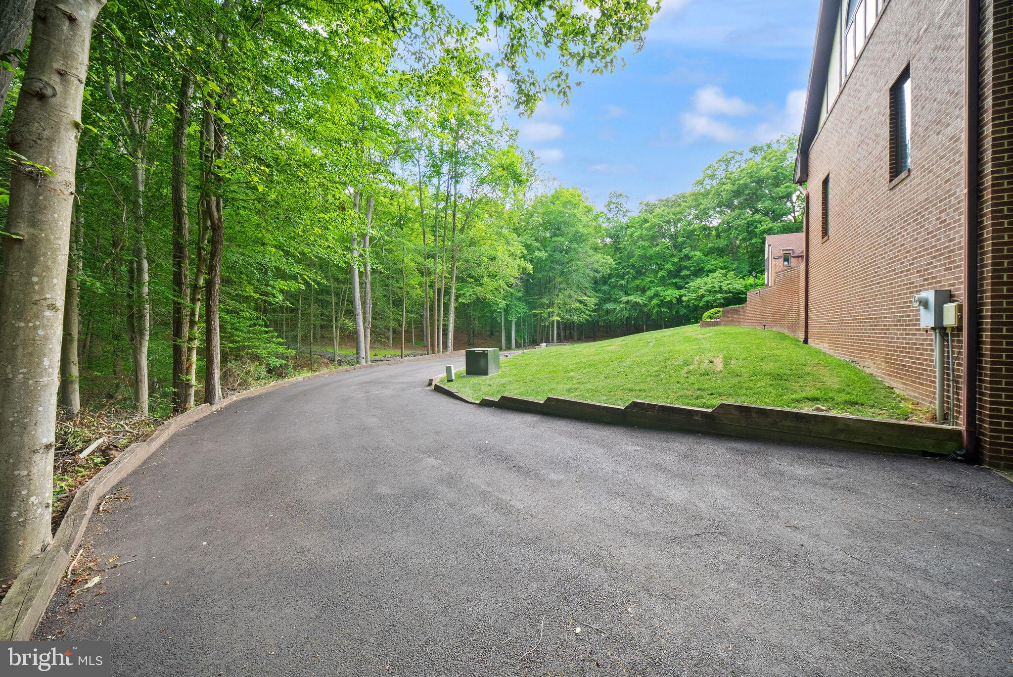 LAKE OCCOQUAN CLUB - Residential