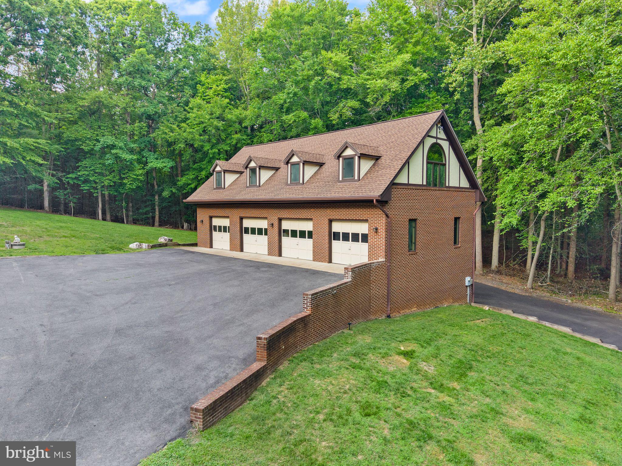LAKE OCCOQUAN CLUB - Residential