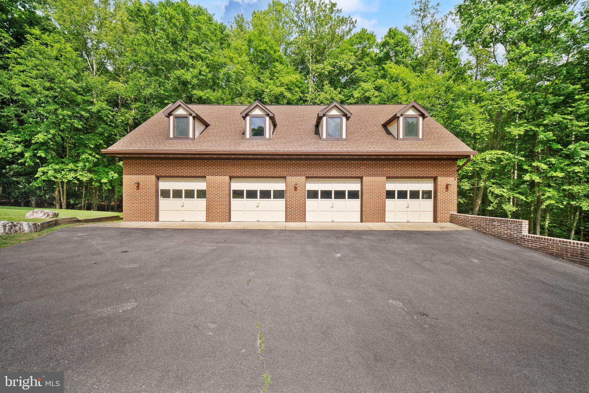 LAKE OCCOQUAN CLUB - Residential