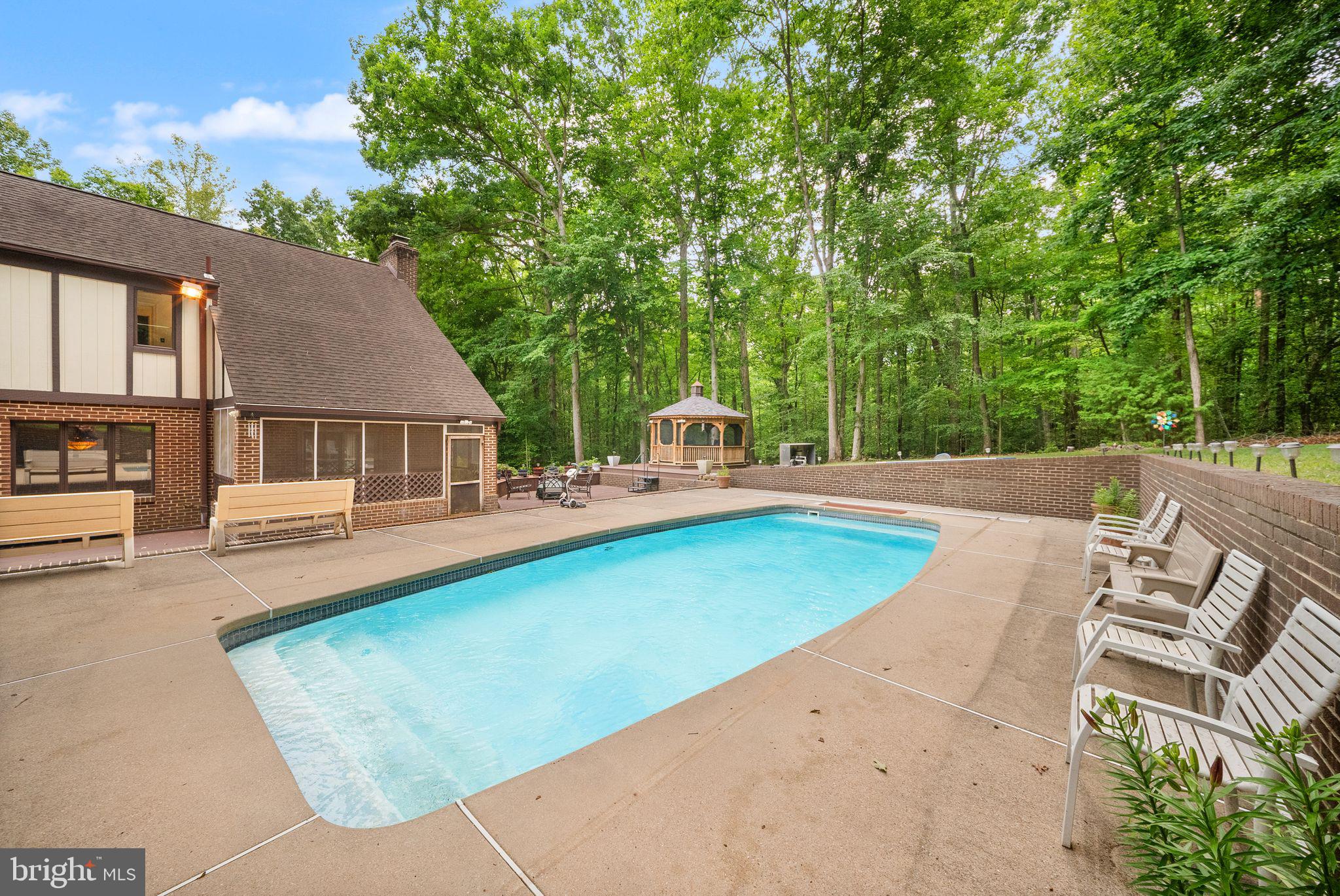 LAKE OCCOQUAN CLUB - Residential