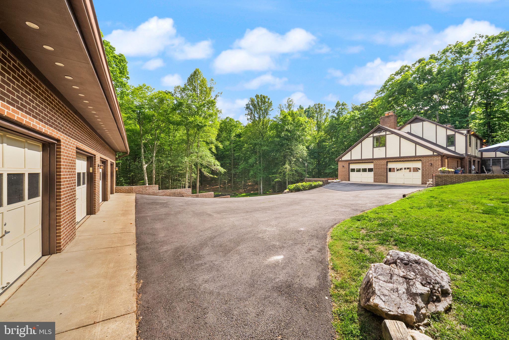 LAKE OCCOQUAN CLUB - Residential