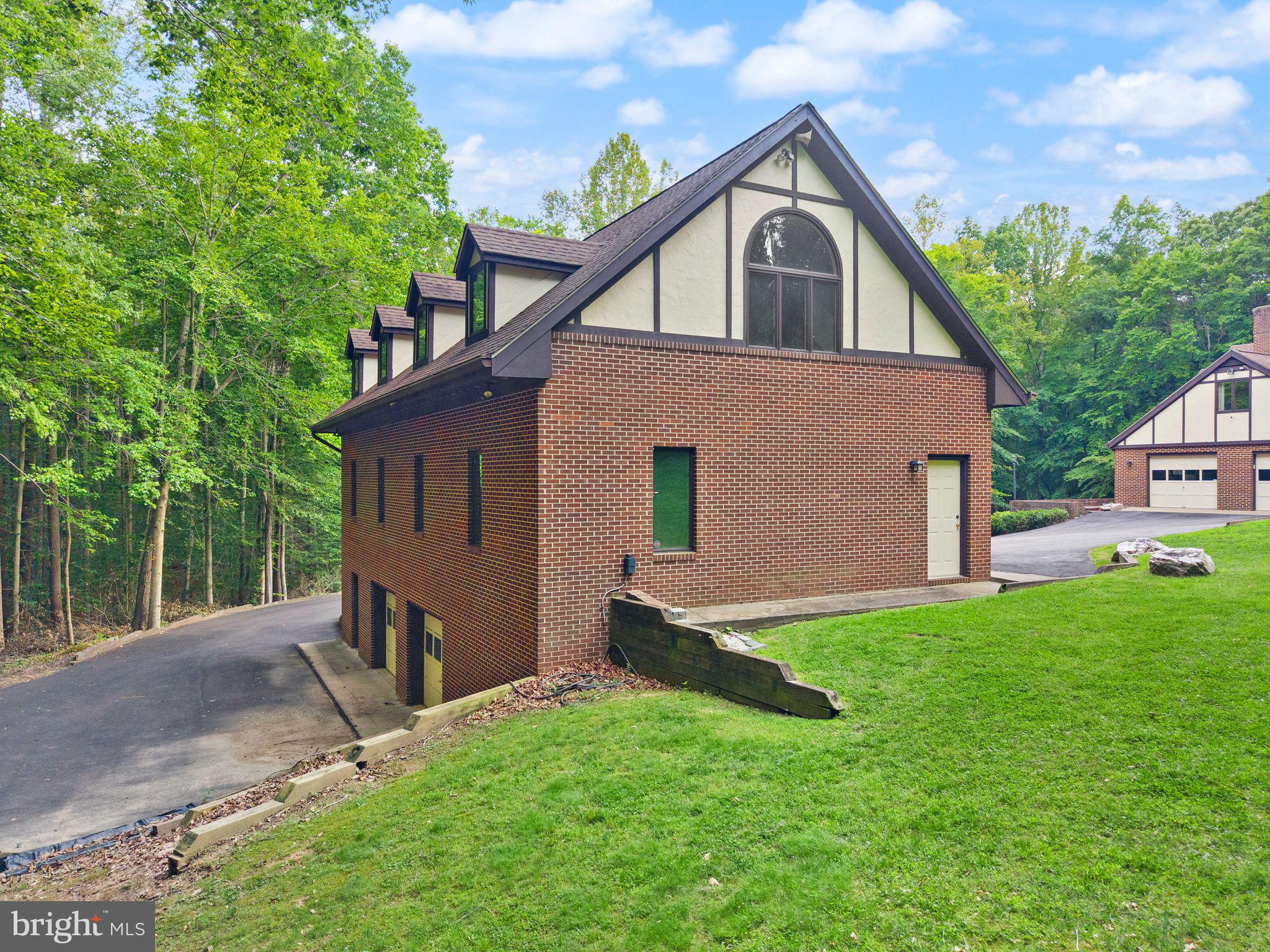 LAKE OCCOQUAN CLUB - Residential